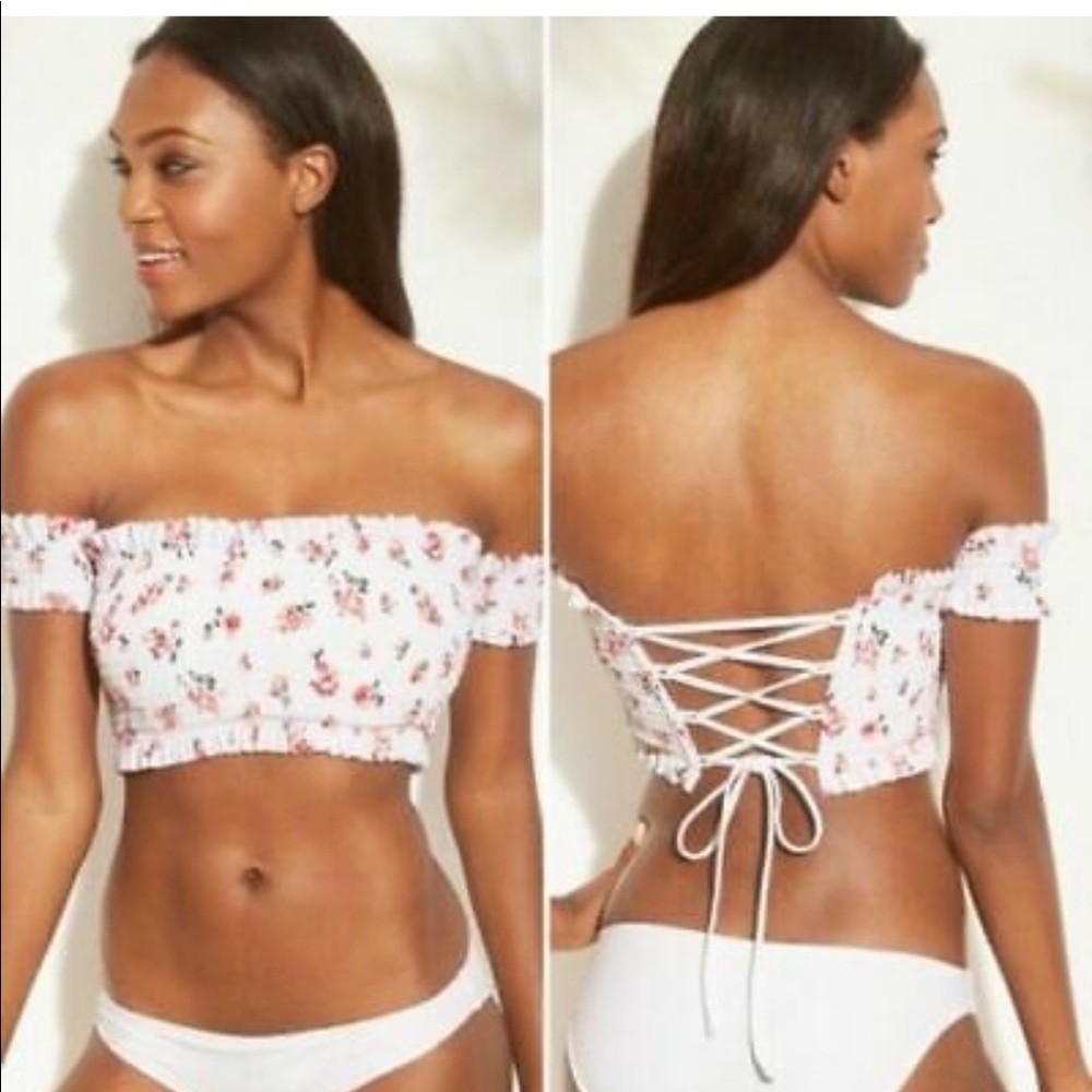 NWOT Xhilaration D/DD white floral swim top